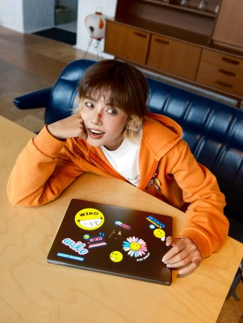 圆键+SmileyWorld共创潮流，WIKO Hi MateBook 14 实力出圈(图2)