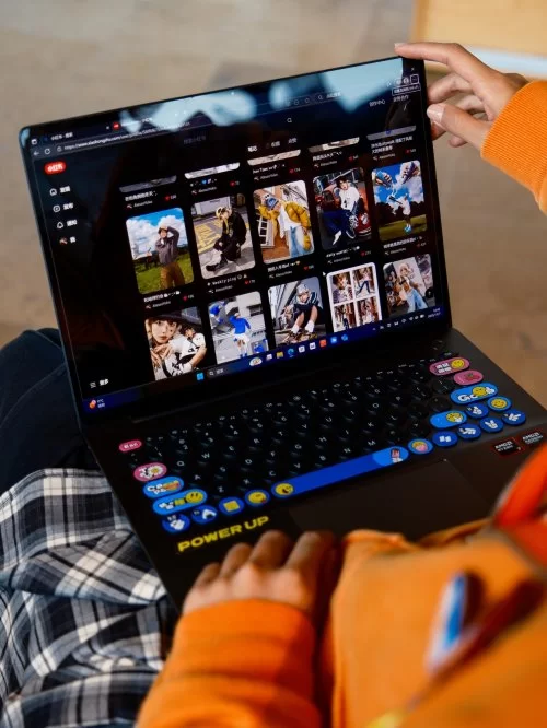 圆键+SmileyWorld共创潮流，WIKO Hi MateBook 14 实力出圈(图3)