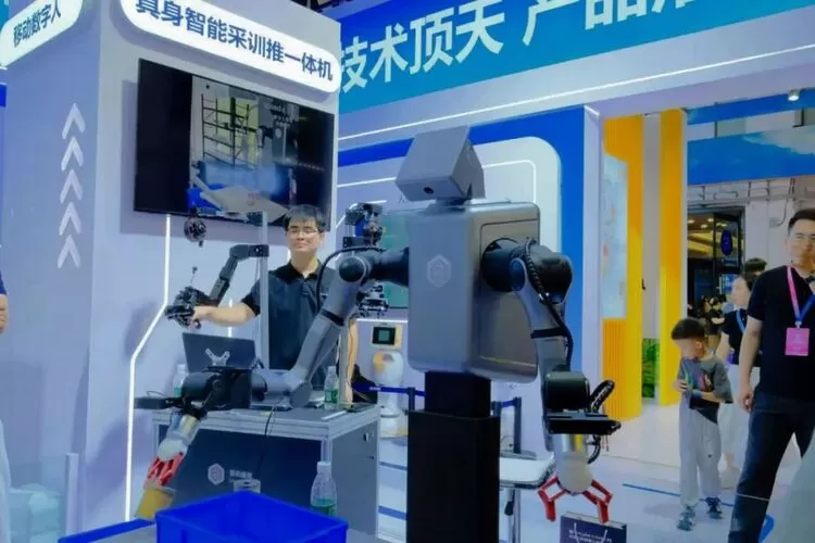 科大讯飞亮相2025世界机器人大会，智能交互技术引领具身智能新浪潮(图6)