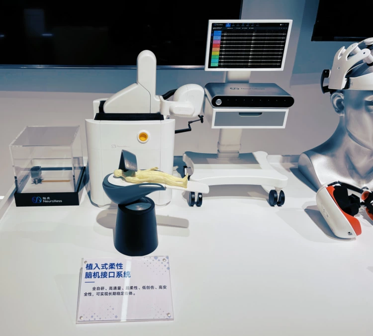 脑虎科技“微创植入式高通量柔性脑机接口”系统参展上海科技创新成果展(图1)
