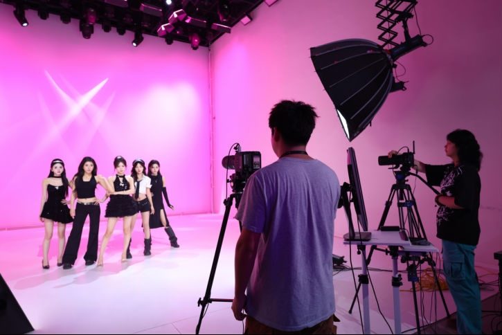 广电标准打造明星感团播：“佳直播”携手麦浪传媒突破内容质感(图2)