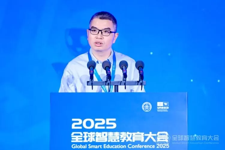 2025全球智慧教育大会：科大讯飞展示“AI+教育”双向赋能新范式(图2)