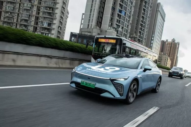 文远知行发布一段式端到端辅助驾驶解决方案，将在2025年内量产上车(图1)