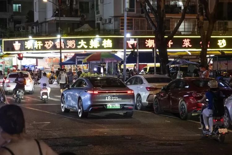 文远知行发布一段式端到端辅助驾驶解决方案，将在2025年内量产上车(图7)