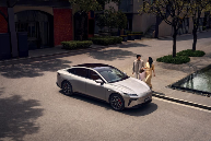 军工安全+同级颜值王！2025款东风奕派007领衔10-15万新能源轿车全能之选(图1)