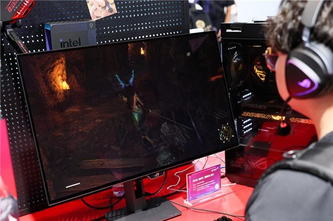 一台显示器畅玩3A、FPS游戏！ROG绝神X双模OLED电竞显示器让你一步到位！(图3)