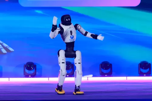 “天九之歌”人机共舞文艺晚会南京登台，60台机器人金陵起舞(图2)