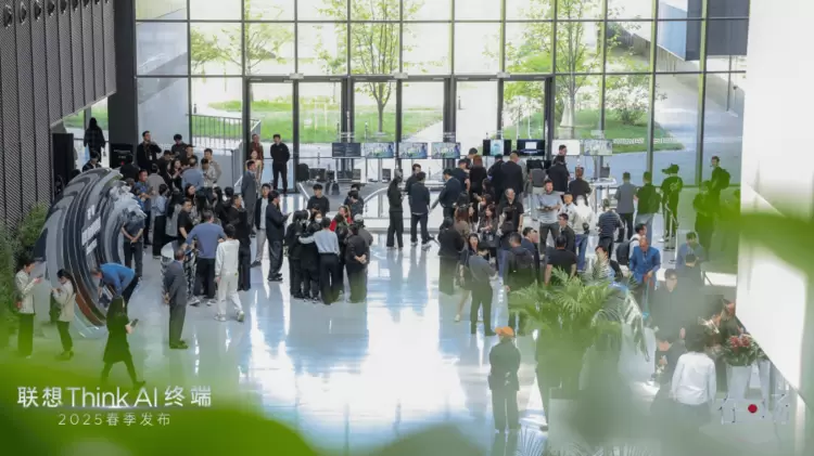 聚焦AI办公全场景，联想thinkplus智会会议方案和AI PC伴侣亮相(图19)