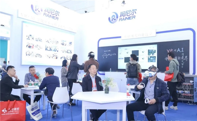 润尼尔携中小学VR+AI五大教育新产品亮相第85届教育装备展(图4)