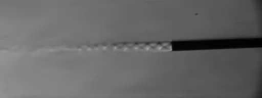 高速摄像机结合纹影技术捕捉超音速激波与马赫环(图1)