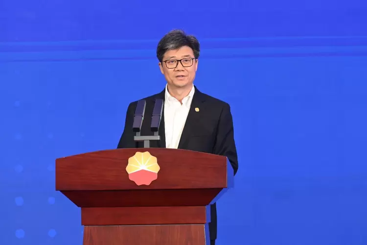 中国移动助力中国石油发布3000亿参数昆仑大模型(图1)