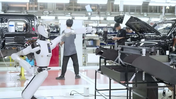 中国第一具身大模型获21亿元融资，银河通用机器人估值突破200亿(图1)