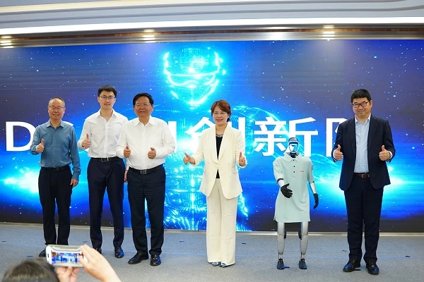 AI赋能｜ 2025“人工智能+行动”大讲坛在上海圆满成功(图3)