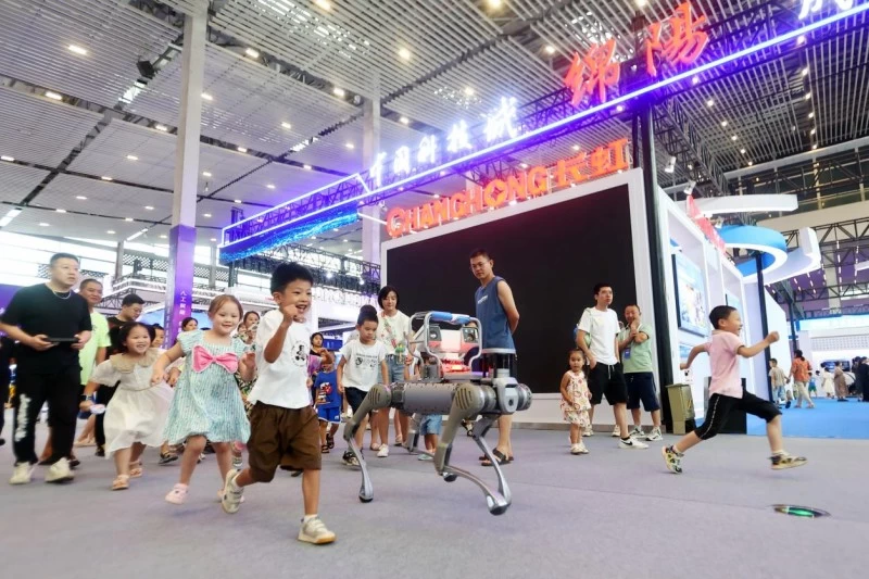 直击首届人工智能先进技术成果供需对接大会 让人工智能创新成果“落地生金”！(图1)