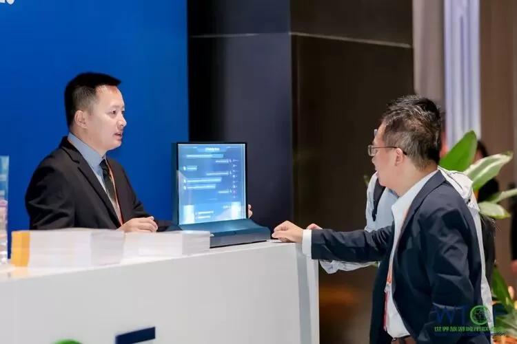 科大讯飞亮相2025服贸会多个展馆，讯飞星火大模型引领AI+产业融合实践(图2)