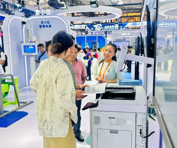 科大讯飞亮相2025服贸会多个展馆，讯飞星火大模型引领AI+产业融合实践(图6)