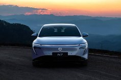 军工安全+同级颜值王！2025款东风奕派007领衔10-15万新能源轿车全能之选(图2)