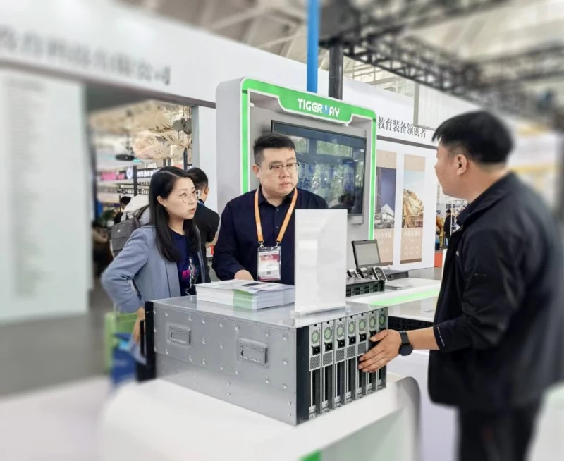 威尔创新携AI信创服务器与大模型一体机受邀亮相“第85届中国教育装备展示会”(图7)