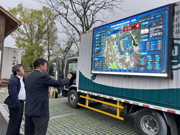 国内首个类脑智慧农业黑科技是一台田间“小货车”(图1)