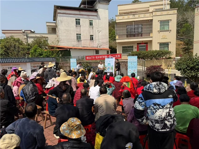 腾讯推出“给乡亲们的第一堂AI工具课”，将“元宝”实用指南送达田间地头(图1)