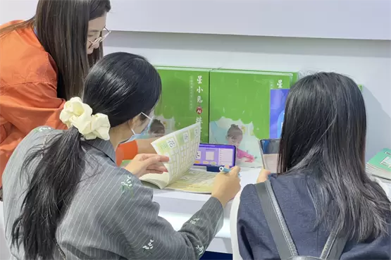 智慧教育新纪元：宏途AI产品矩阵重磅亮相第85届中国教育装备展(图6)