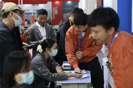 智慧教育新纪元：宏途AI产品矩阵重磅亮相第85届中国教育装备展(图3)