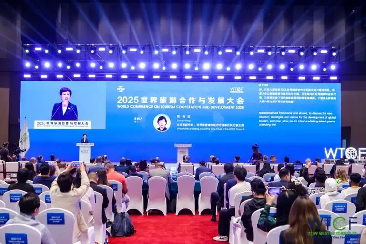 科大讯飞亮相2025服贸会多个展馆,讯飞星火大模型引领AI+产业融合实践(图3) 科大讯飞亮相2025服贸会多个展馆,讯飞星火大模型引领AI+产业融合实践(图3)