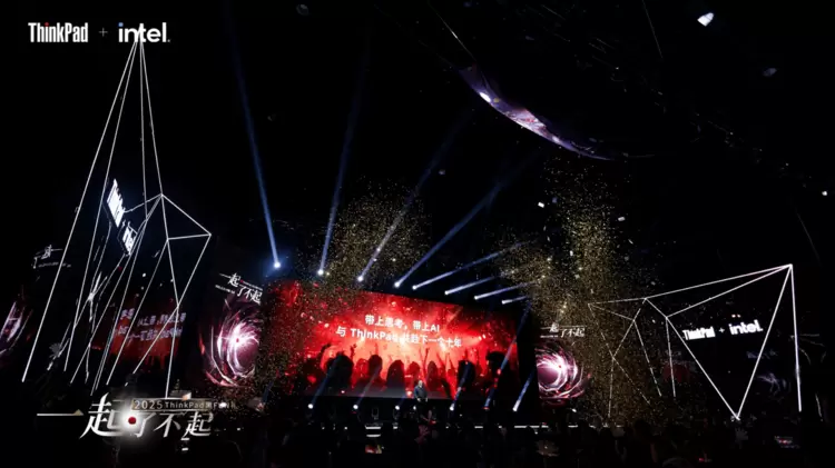 黄健翔对话天禧AI，ThinkPad黑FUN礼解锁世界杯观赛新体验(图1)