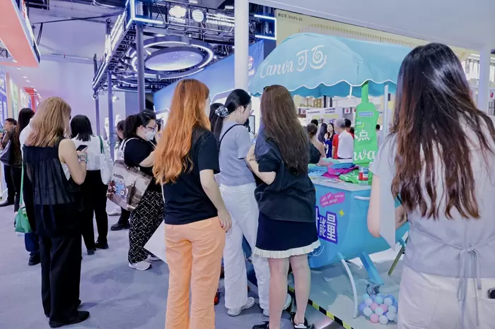 Canva可画入选 2025年服贸会“人工智能+” 示范案例， 展现 AI 赋能服务贸易新实践(图1)