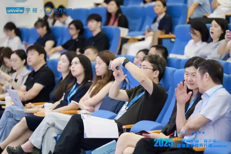 身心共育，「心力方」照见成长微光 | 2025青少年健康素养提升行动走进宇视(图2)