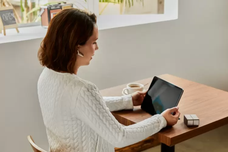 生物特征级拾音革新时空壶W4骨声纹技术引领AI同传行业升级(图1)