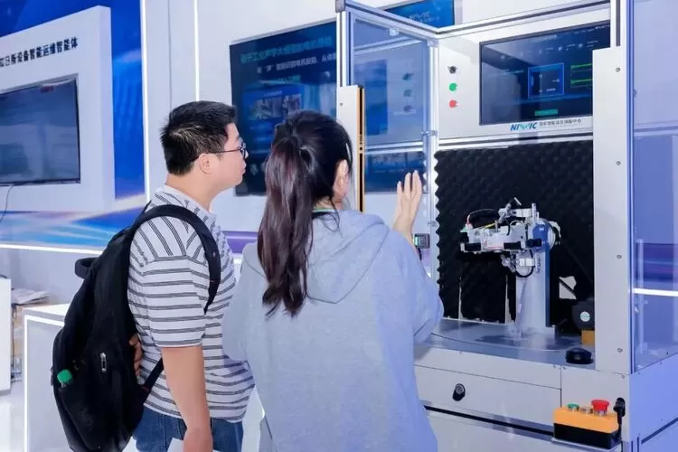 2025世界制造业大会｜科大讯飞用十项“黑科技”破解制造强国密码，发布羚羊工业大模型3.0(图3)