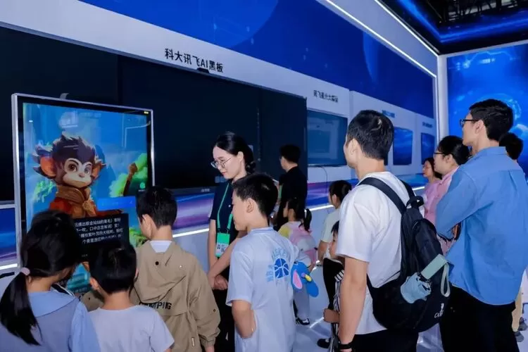 2025世界制造业大会｜科大讯飞用十项“黑科技”破解制造强国密码，发布羚羊工业大模型3.0(图7)