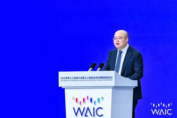 “AI 教父“ 杰弗里辛顿来华首谈：我们已经不可能消除AI了，但我们必须管好它！(图3)