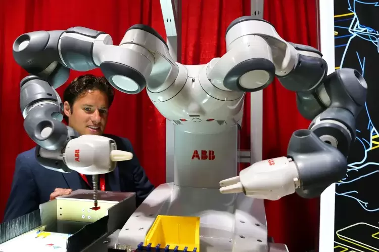 软银豪掷54亿美元投资人工智能机器人(图1) 软银豪掷54亿美元投资人工智能机器人(图1)