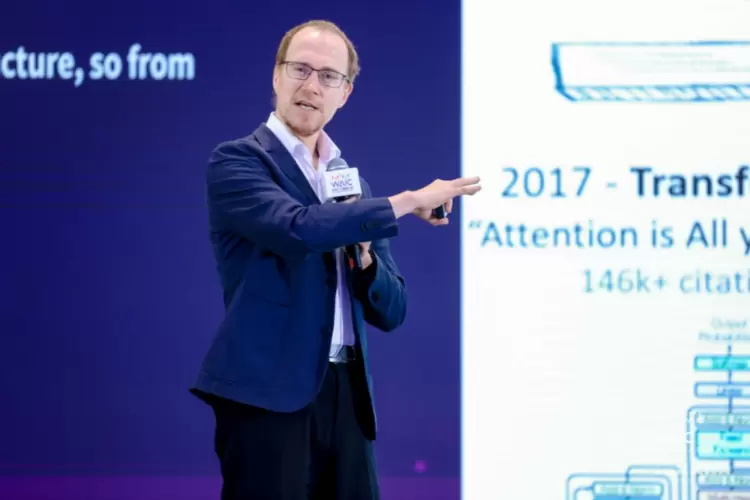 当 AI 与数学在上海相遇：WAIC 2025 背后的智慧革命(图5)