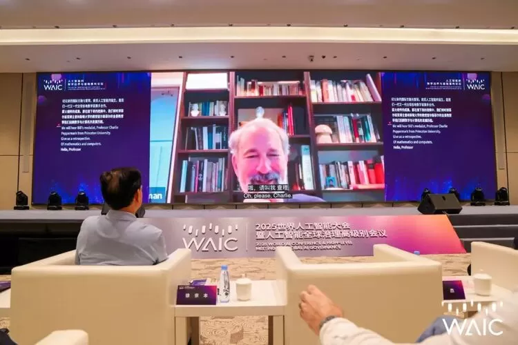 当 AI 与数学在上海相遇：WAIC 2025 背后的智慧革命(图2)