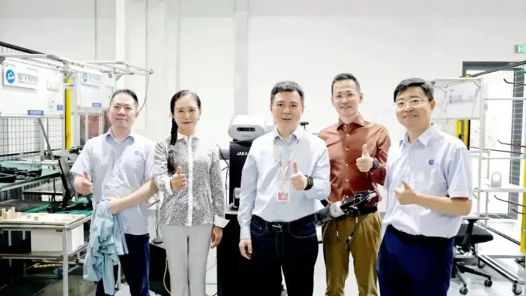 节卡股份与星宇股份签署战略合作协议，深化具身智能在汽车智造及机器人产业的融合创新(图3)