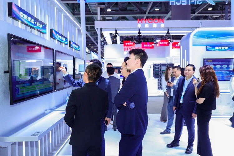 思特奇亮相2025中国移动全球合作伙伴大会：数智创新引领运营商服务转型(图3)