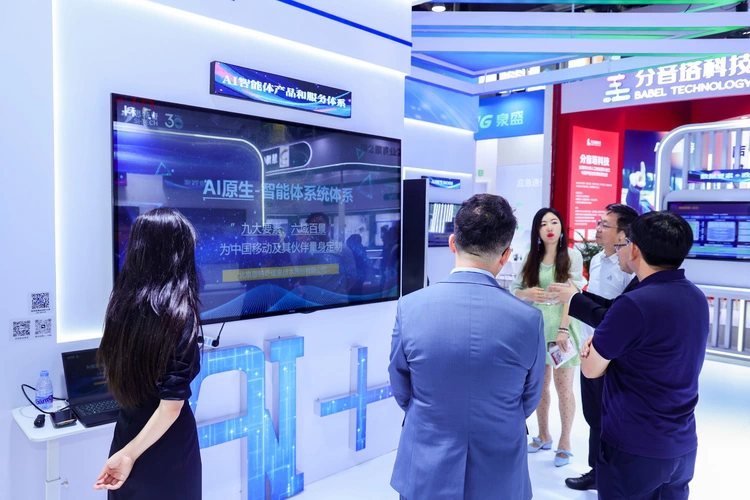 思特奇亮相2025中国移动全球合作伙伴大会：数智创新引领运营商服务转型(图4)