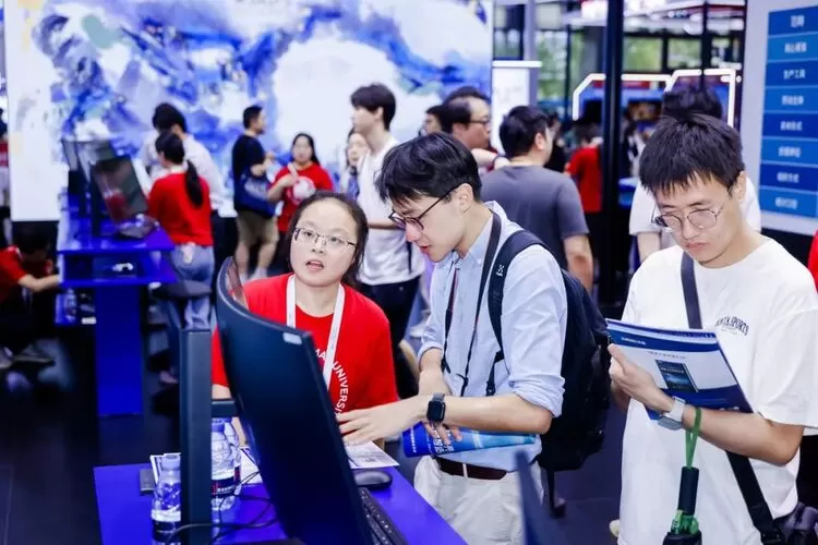 WAIC 2025华东师大聚力！首发金融智能未来引擎，三大应用场景落地(图16)