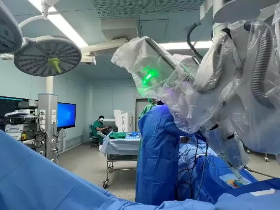 胸科首例，单孔机器人助力手术新突破(图2)