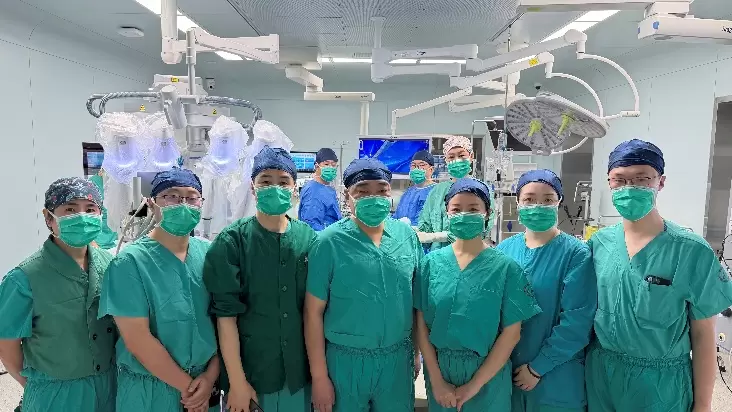 胸科首例，单孔机器人助力手术新突破(图1)