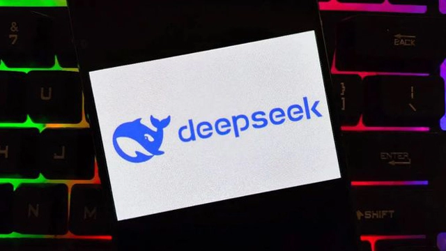 DeepSeek在一夜之间颠覆科技界，让巨头们感到紧张(图1)
