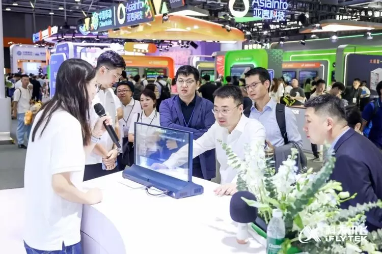 星火万象，智创AI+生态｜科大讯飞亮相2025中国移动全球合作伙伴大会(图6)