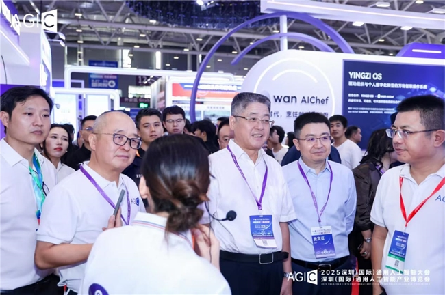 超千家AI企业“智汇”鹏城 2025 AGIC深圳(国际)通用人工智能大会暨产业博览会启幕(图9) 超千家AI企业“智汇”鹏城 2025 AGIC深圳(国际)通用人工智能大会暨产业博览会启幕(图9)