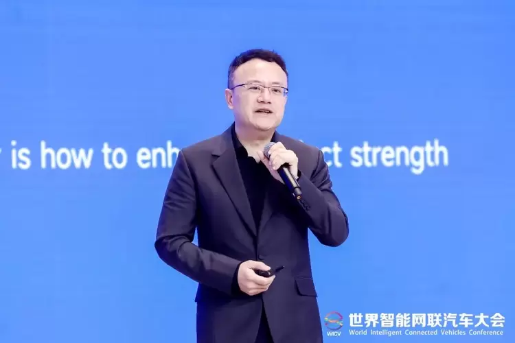 2025WICV｜程鹏：AI驱动智能网联汽车发展新范式(图1)