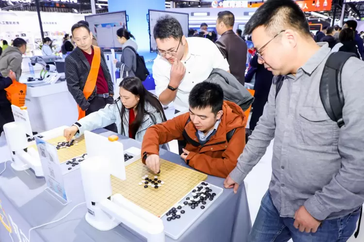 “工具”到“伙伴”：科大讯飞展示大模型如何助力教育减负增效(图10)