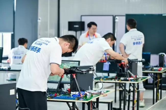 昆明市2025年职工职业技能竞赛无人机赛项在飞虎实训基地精彩启幕(图4)