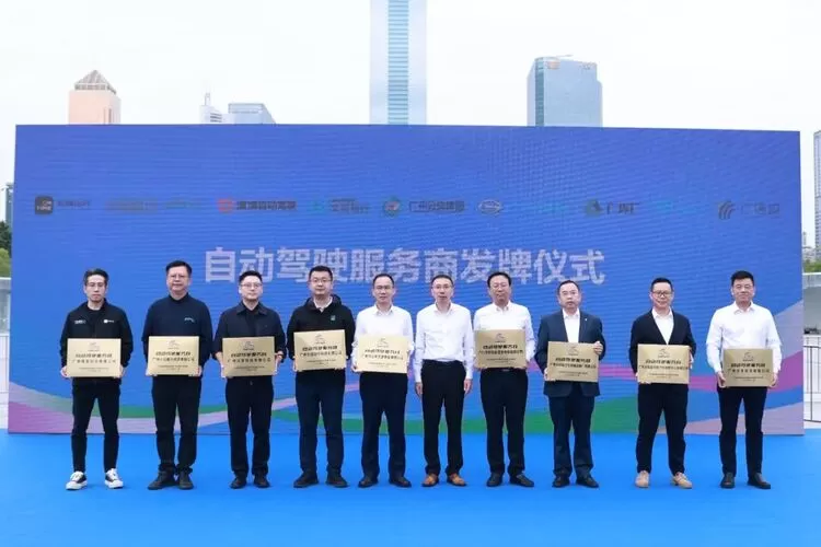 文远知行自动驾驶车队全方位赋能全运会，最新自动驾驶中巴首发亮相(图2)